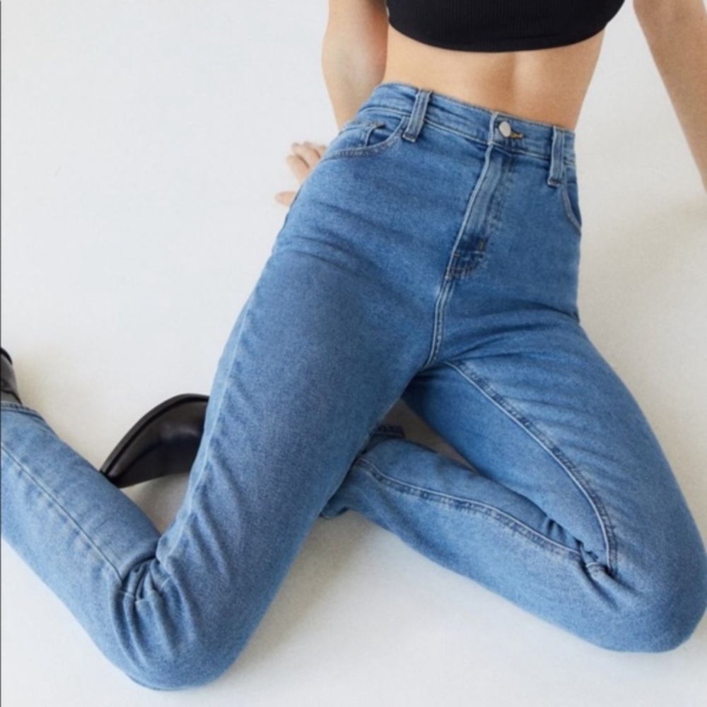 BDG High-Waisted Longline Girlfriend Jean – Medium Wash
